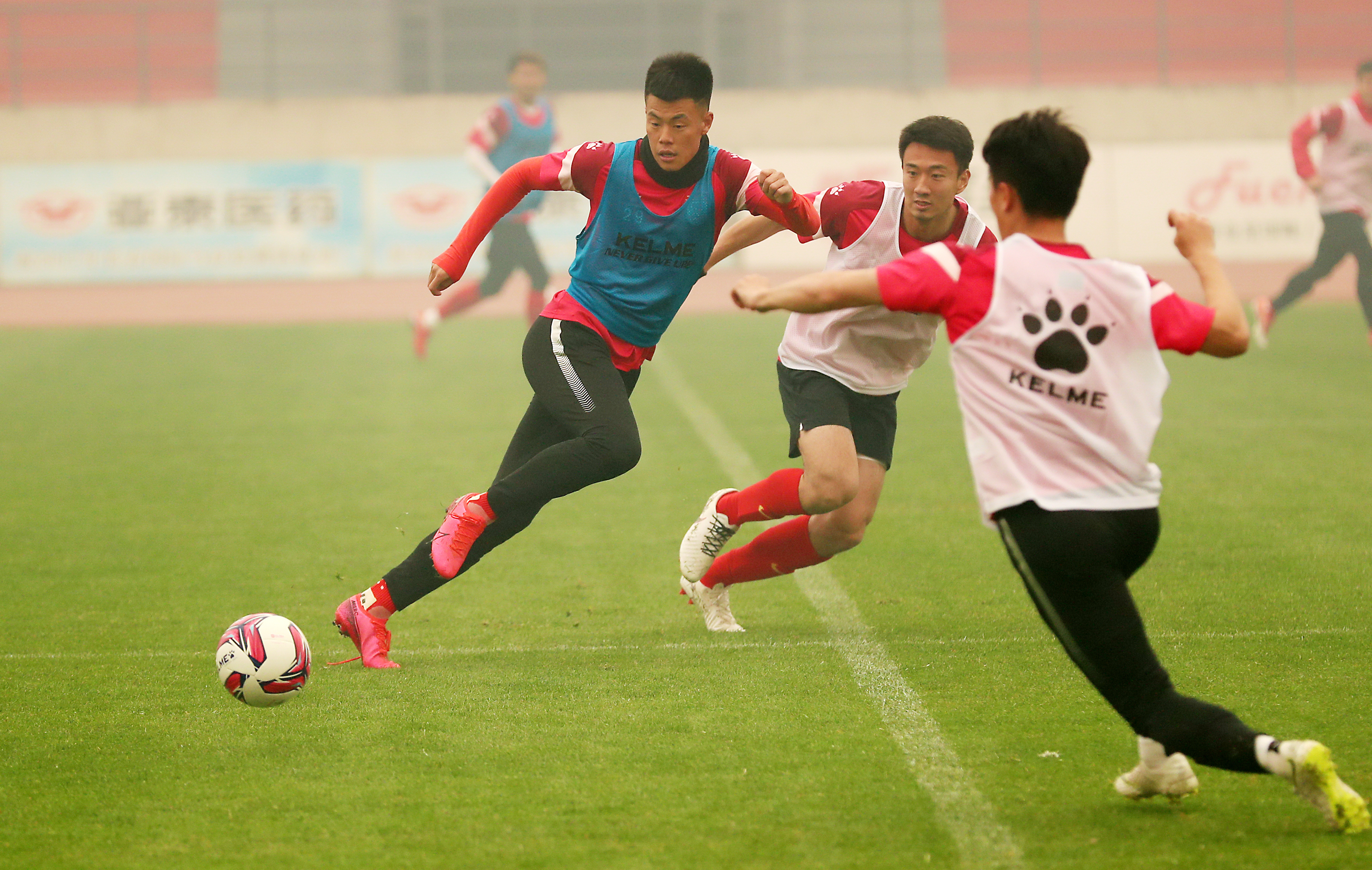 包含河北华夏幸福两球告捷,反超对手的词条 包含河北华夏幸福两球告捷,反超对手的词条